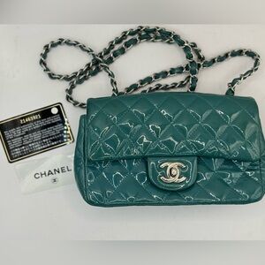 CHANEL Flap Bag in Green